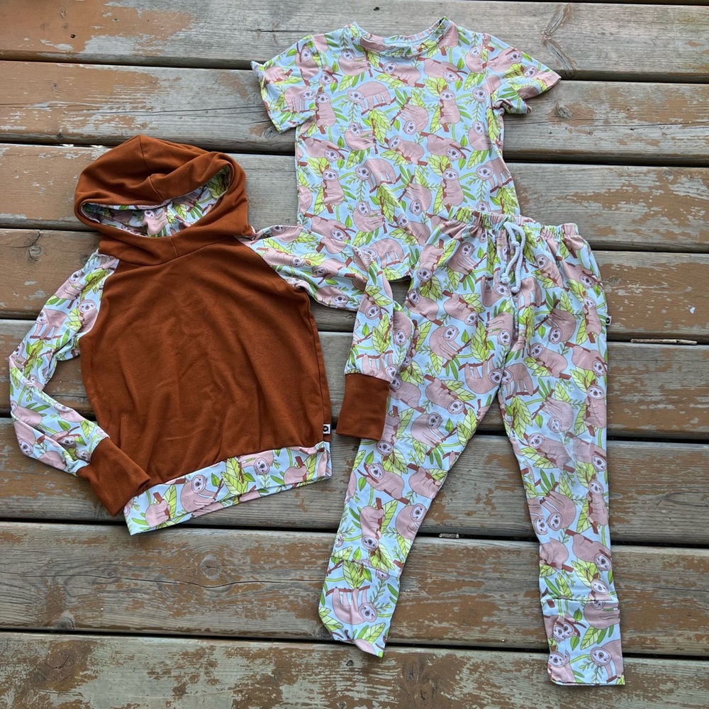 Bumblito 3 Piece Matching Sloth Print Set - Joggers, Hoodie & Tee - Size 5/6Y